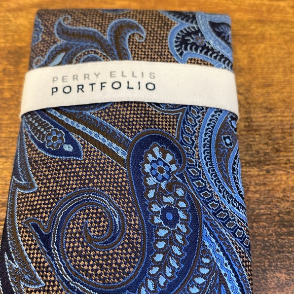 Perry Ellis Portfolio Tie - Picture 2 of 6